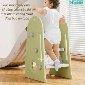 Cầu trượt chim cánh cụt Đảm bảo an toàn khi các bé vui chơi nhờ đế chống trượt, cầu thang khép kín, tay vịn cao