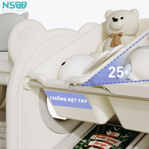 Kệ để đồ 4 tầng có nhiều hộc giúp trẻ hình thành thói quen phân chia và sắp xếp đồ đạc khoa học ngay từ khi còn nhỏ