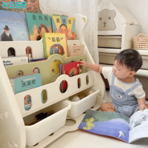 Giá sách có dung lượng lớn, có thể chứa được hàng trăm cuốn sách