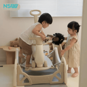 Sản phẩm có thể chuyển đổi với nhiều công năng khác nhau: Bập bênh, xe đẩy, xe chòi chân, thú nhún