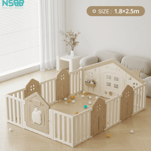 Tấm đồ chơi được kết hợp với 3 tấm, có hình dạng mái nhà, đem lại không gian chơi mới mẻ, kích thích khả năng sáng tạo ở trẻ