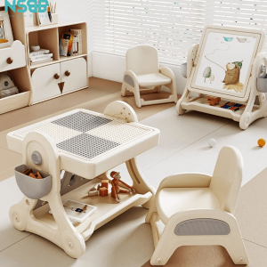 ảng lắp ráp Lego có kích thước 32*30cm tương thích với hầu hết các bộ Lego, bé có thể lắp ráp tuỳ theo ý muốn