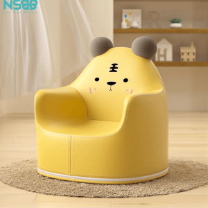 Ghế sofa còn góp phần tạo không gian riêng biệt cho trẻ, nơi trẻ có thể tự do và thoải mái thư giãn, đọc sách, xem phim hoặc chơi đùa