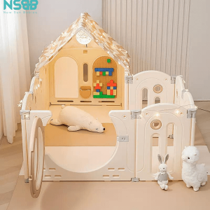 Mỗi tấm quây có kích thước cao 63cm và rộng 40cm, được sắp xếp để tạo thành một không gian nhà lều cho bé