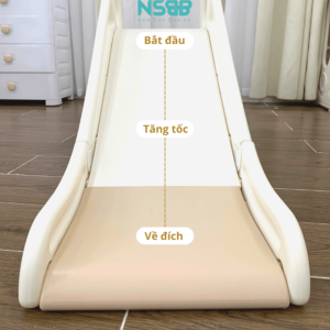 Chiều dài máng trượt được thiết kế theo tỷ lệ vàng với các điểm tăng tốc, giảm tốc và tiếp đất giúp các bé vận động an toàn