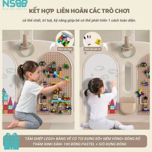 Phía dưới cột bóng rổ được trang bị bảng vẽ cải tiến gồm: bảng vẽ thường, bảng xếp hình lego