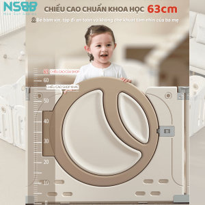 Các khe, lỗ thoáng trên các tấm quây được nghiên cứu và thiết kế tỉ mỉ, an toàn để bé không bị kẹp tay, kẹp chân