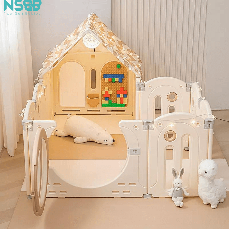 Quây được tích hợp cùng nhiều phụ kiện, đồ chơi đi kèm giúp bé có thể phát triển 1 cách hoàn diện nhất về cả thể chất và tư duy