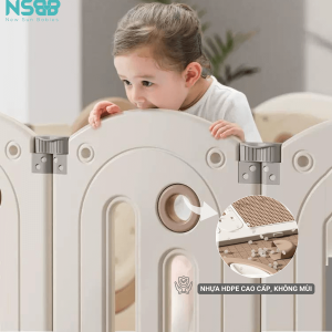 Các khe, lỗ thoáng trên các tấm quây được nghiên cứu và thiết kế tỉ mỉ, an toàn để bé không bị kẹp tay, kẹp chân.