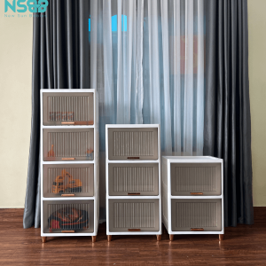 Phần tay nắm, chân tủ được mạ bóng màu kim loại, làm nổi bật sự sang trọng của tủ