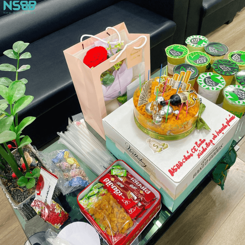 Trong buổi tiệc ngọt vào buổi chiều, không khí trở nên thêm phần sôi động và ấm cúng