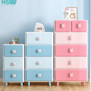 Chân tủ chắc chắn, thiết kế cao so với nền nhà giúp dễ vệ sinh, quét lau phòng