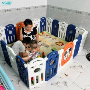 Quây nhựa cho bé gấp gọn Mickey