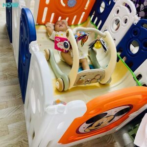 Quây nhựa cho bé gấp gọn Mickey