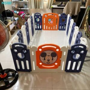 Quây nhựa cho bé gấp gọn Mickey