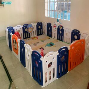 Quây nhựa cho bé gấp gọn Mickey