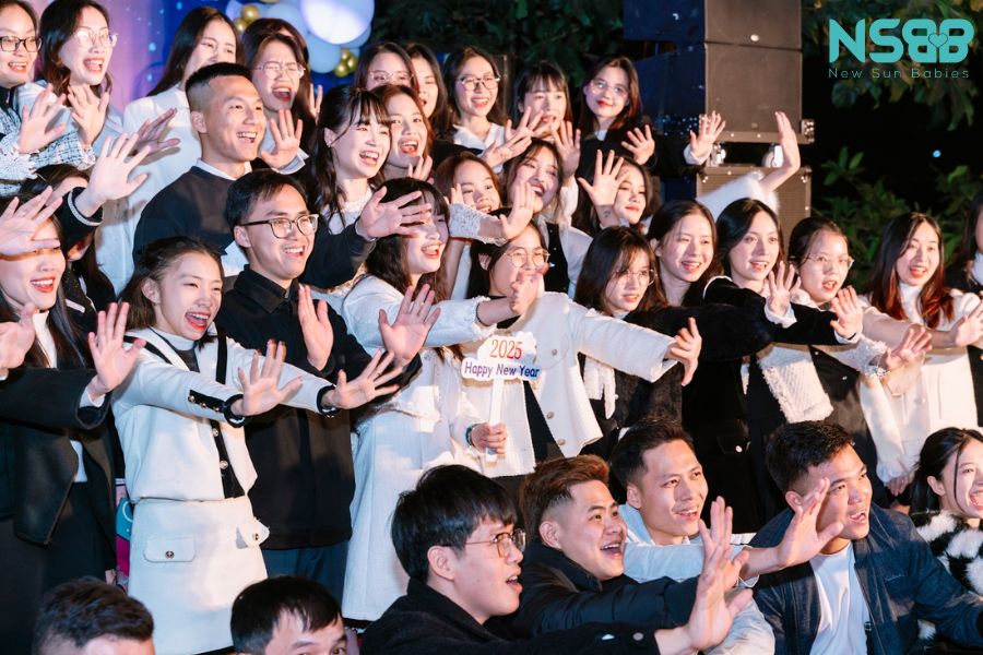 Vẫy tay chào 2024 đầy tự hào - Mở lòng đón 2025 rực rỡ!