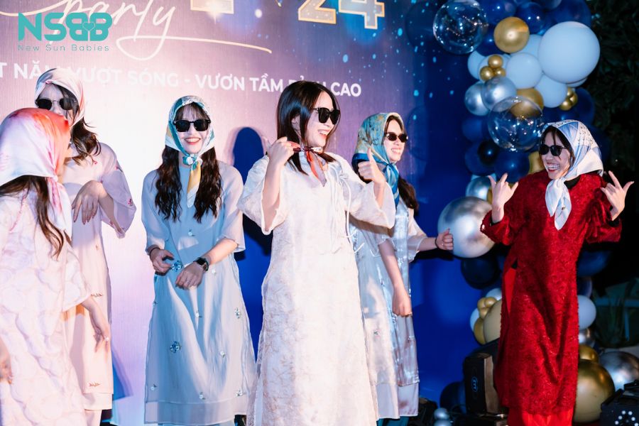 Các tiết mục văn nghệ sôi động, các nhóm nhảy, ca sĩ nghiệp dư nhưng trình diễn đầy chuyên nghiệp
