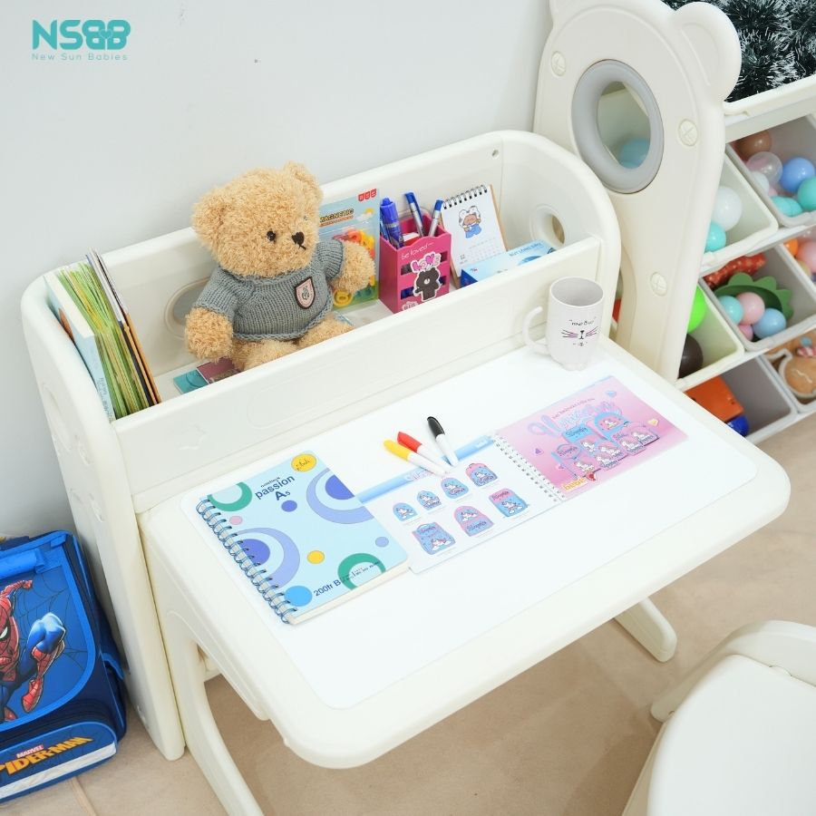 Bộ bàn học đa năng cho bé Pakey E032