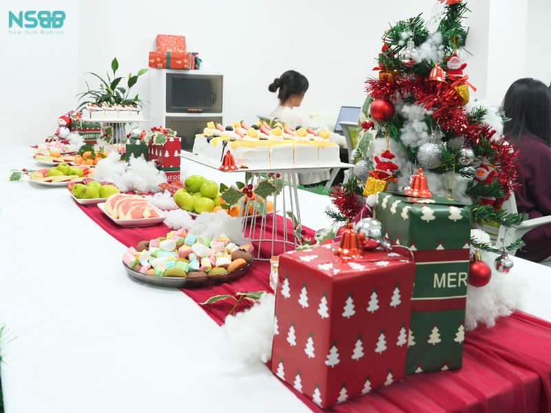 NSBB: Hoạt động "The Christmas Gift Connection"- Trao quà bí mật mùa Giáng sinh